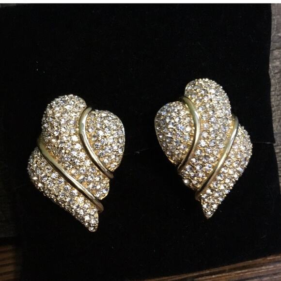 Vintage CHRISTIAN DIOR Pave Rhinestone Gold Plated Shell Shape Clip On EARRINGS - Picture 5 of 6